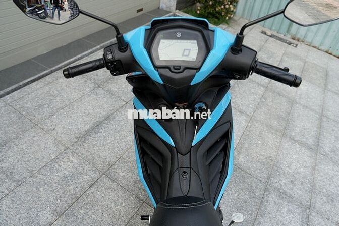 Yamaha LC 135 Fi 2025 màu xanh nhập Malaysia