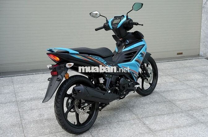 Yamaha LC 135 Fi 2025 màu xanh nhập Malaysia