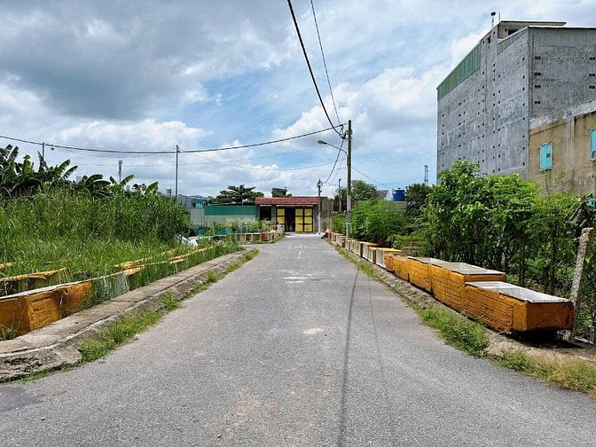 ĐẤT GẦN MT LÊ VĂN LƯƠNG, HẺM XE TẢI, 110M2
