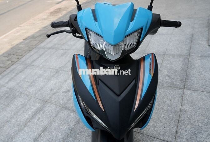 Yamaha LC 135 Fi 2025 màu xanh nhập Malaysia