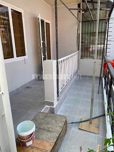 Cho thuê nguyên lầu sát trung tâm Quận 1