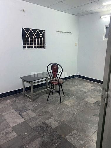 Cho thuê nguyên lầu sát trung tâm Quận 1