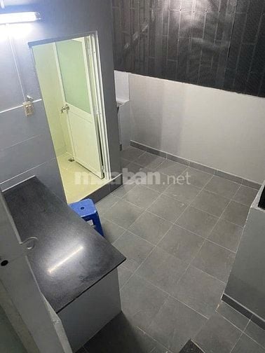 Cho thuê nguyên lầu sát trung tâm Quận 1
