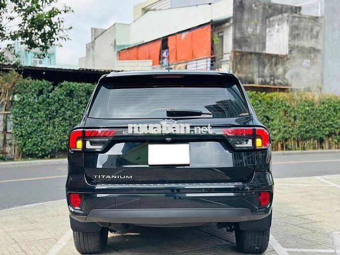 Everest 2022 Titanium 2.0L AT 4x2