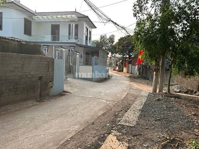 69m chúc sơn phường chương mỹ đường ô tô đỗ giá chỉ 3,6tỷ