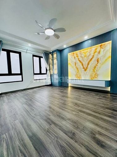 Nhà Đẹp, Mới, Thang Máy, Phố Giáp Bát 33m, 6 tầng, mt 4.3m, giá 8.6 tỷ