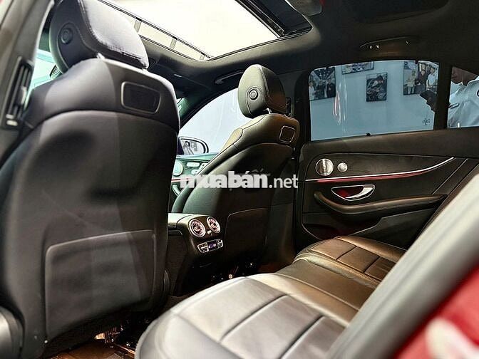 Mercedes Benz E200 Sport Up E300 2019. Odo 6v8 Km