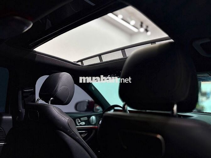 Mercedes Benz E200 Sport Up E300 2019. Odo 6v8 Km