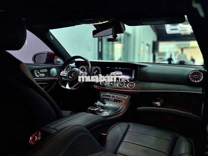 Mercedes Benz E200 Sport Up E300 2019. Odo 6v8 Km
