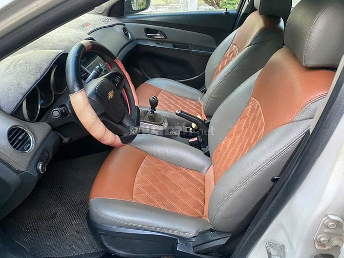 Cần bán xe Chevrolet Cruze 2014 số sàn, màu trắng, 1 đời chủ 195 triệu