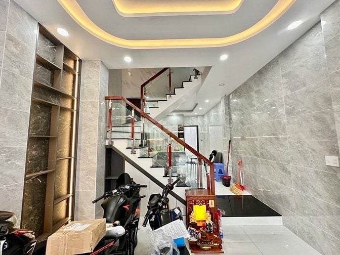 NHÀ RỘNG RÃI, 62,3M2 4PN HOÀ HƯNG, Q.10