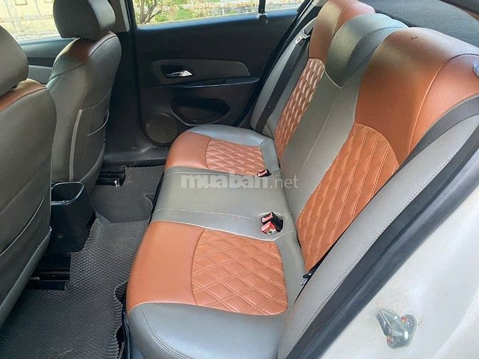 Cần bán xe Chevrolet Cruze 2014 số sàn, màu trắng, 1 đời chủ 195 triệu