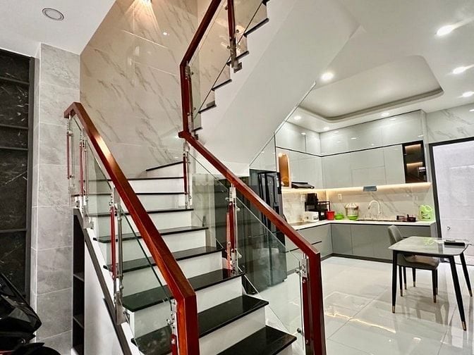NHÀ RỘNG RÃI, 62,3M2 4PN HOÀ HƯNG, Q.10