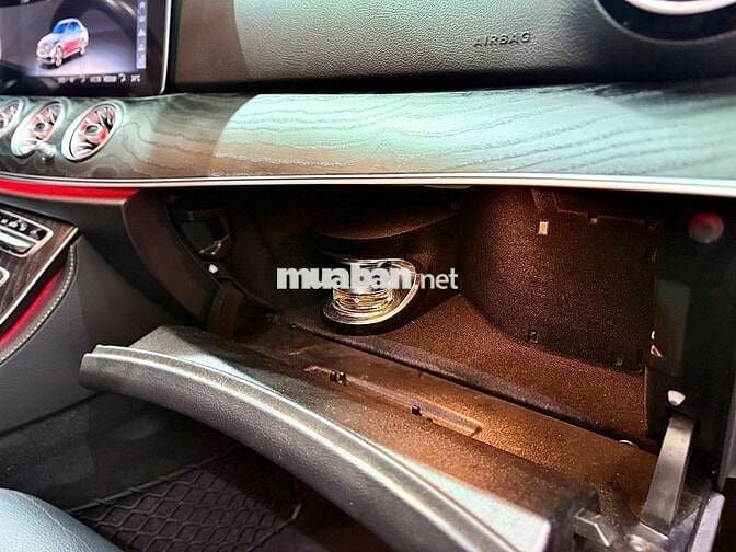 Mercedes Benz E200 Sport Up E300 2019. Odo 6v8 Km