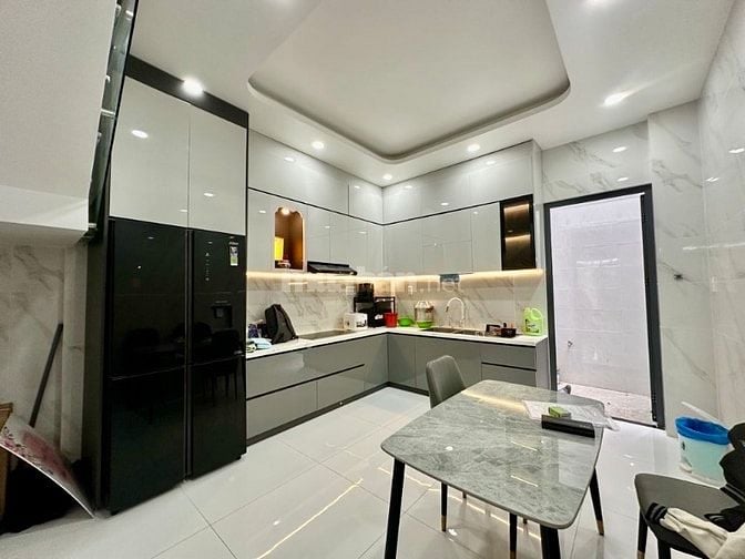 NHÀ RỘNG RÃI, 62,3M2 4PN HOÀ HƯNG, Q.10