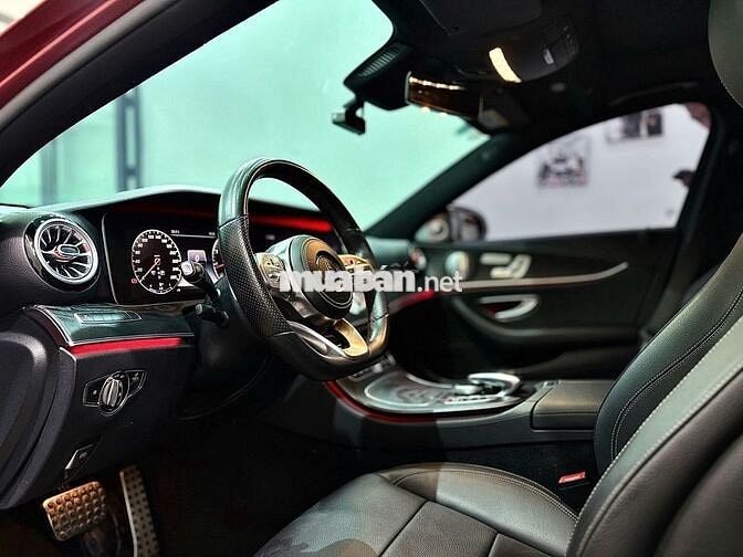 Mercedes Benz E200 Sport Up E300 2019. Odo 6v8 Km