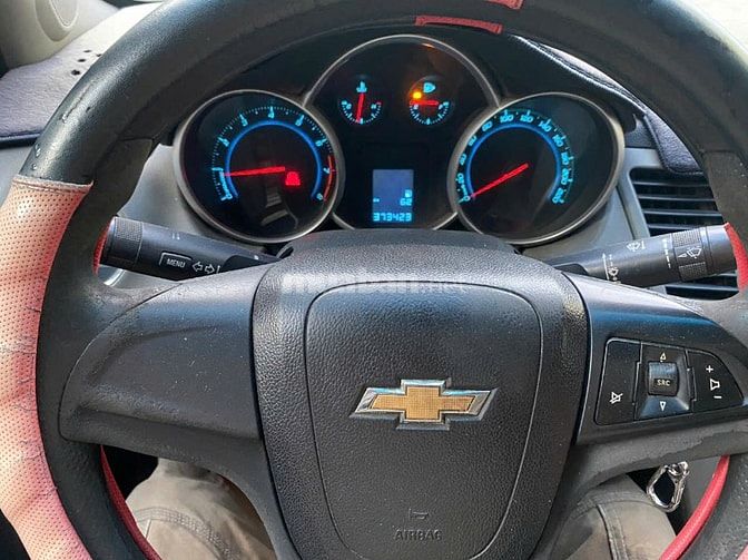 Cần bán xe Chevrolet Cruze 2014 số sàn, màu trắng, 1 đời chủ 195 triệu