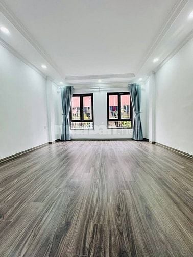 Nhà Đẹp, Mới, Thang Máy, Phố Giáp Bát 33m, 6 tầng, mt 4.3m, giá 8.6 tỷ