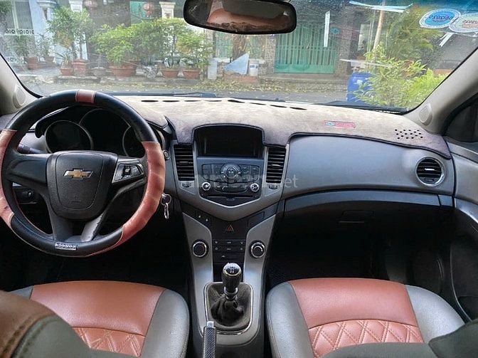 Cần bán xe Chevrolet Cruze 2014 số sàn, màu trắng, 1 đời chủ 195 triệu