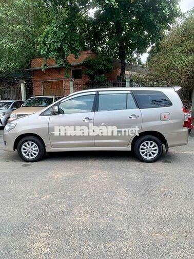 Toyota Innova 2013 bản 2.0V