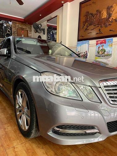 Mercedes E250 loại 4máy kiểu dáng đẹp sang trọng