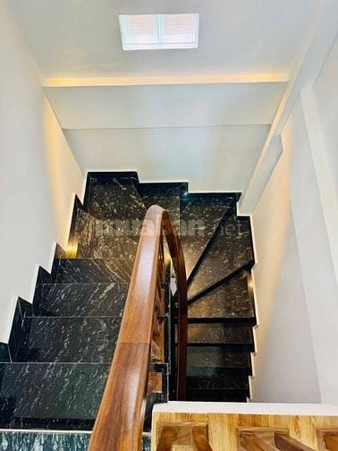 Nhà Đẹp, Mới, Thang Máy, Phố Giáp Bát 33m, 6 tầng, mt 4.3m, giá 8.6 tỷ