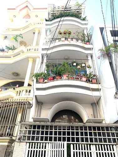 Nhà mặt tiền 6 lầu 4,1x 17,5 (71m2 ) gần trung tâm 