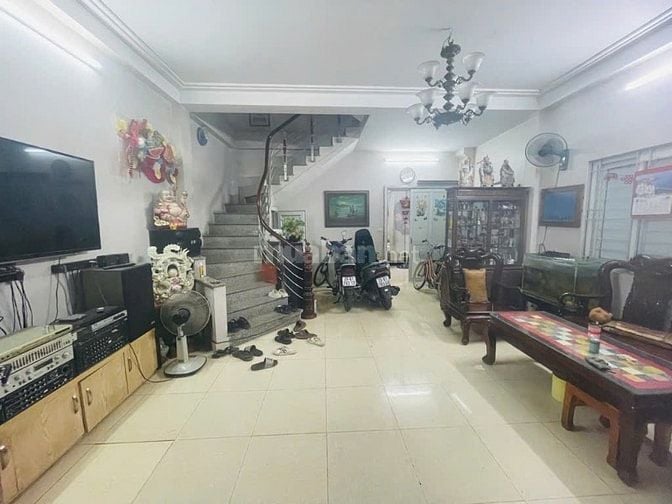 Bán Nhà Lô Góc Ngọc Thụy - 54m - Otô vào nhà - Giá 6,8 Tỷ