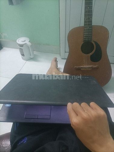 Bán gấp Laptop Toshiba Satellite 16in i3/6gb full tính năng.