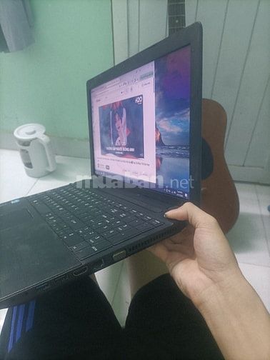 Bán gấp Laptop Toshiba Satellite 16in i3/6gb full tính năng.