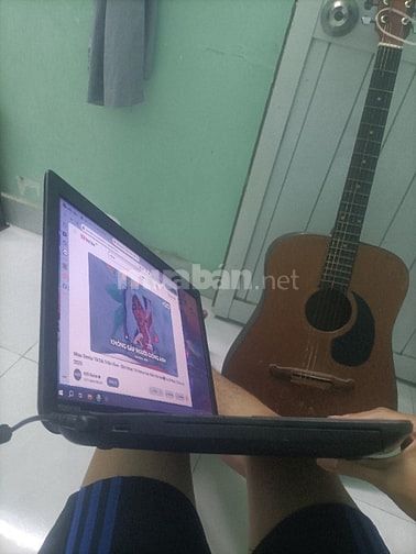 Bán gấp Laptop Toshiba Satellite 16in i3/6gb full tính năng.