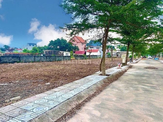 khu đất nền full thổ cư,gần bệnh viện xuyên Á,có sổ sẵn 