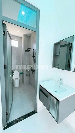 Sang tên nhà gần chợ Bờ Ngựa, Hưng Nhơn, xã Tân Kiên. giá 690TR SHR