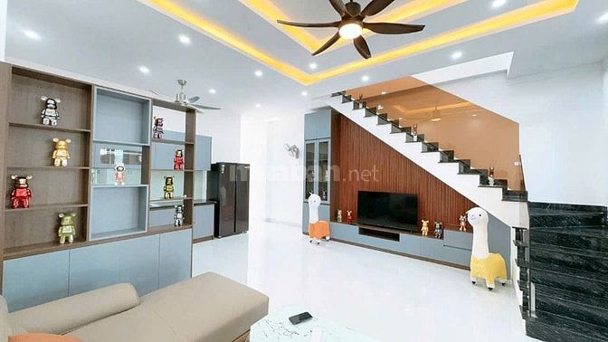 Sang tên nhà gần chợ Bờ Ngựa, Hưng Nhơn, xã Tân Kiên. giá 690TR SHR