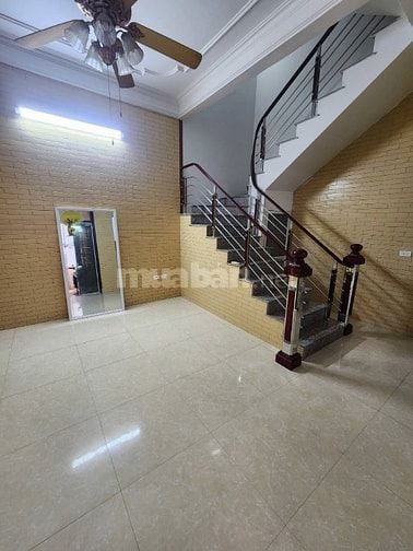 NHÀ XINH TRONG NGÕ – GẦN PHỐ, YÊN TĨNH, TIỆN ĐỦ ĐƯỜNG