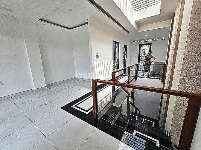 Nhà siêu hiếm Q7 ngang 5m, 4 tầng, công viên ven sông, 15 tỷ.