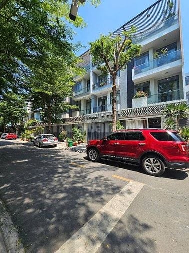 Nhà siêu hiếm Q7 ngang 5m, 4 tầng, công viên ven sông, 15 tỷ.