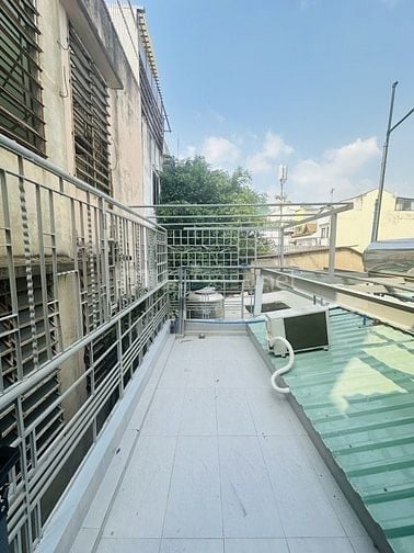 NGUYỄN TRỌNG TUYỂN ,PHƯỜNG 1 - TÂN BÌNH KẾ SÂN BAY - GIÁP PHÚ NHUẬN - 