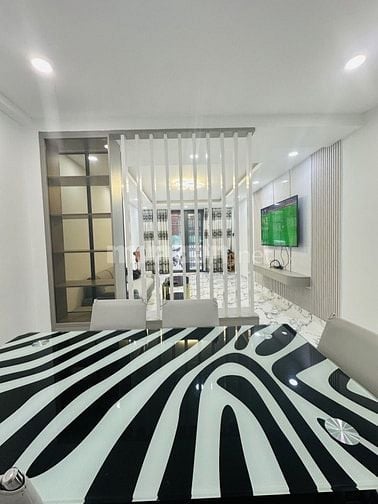 NGUYỄN TRỌNG TUYỂN ,PHƯỜNG 1 - TÂN BÌNH KẾ SÂN BAY - GIÁP PHÚ NHUẬN - 