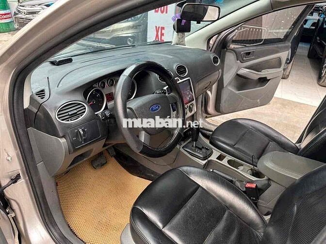 Ford Focus 2011 1.8 AT - 90000 km