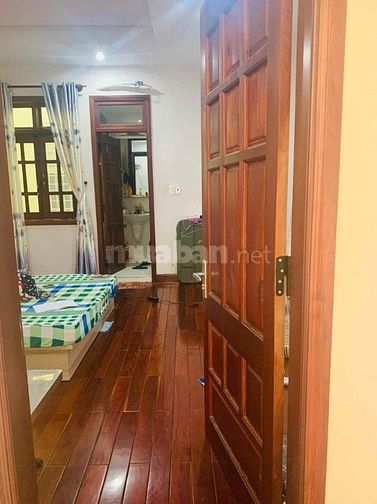 Chuyển công tác cần bán nhà mặt tiền phố