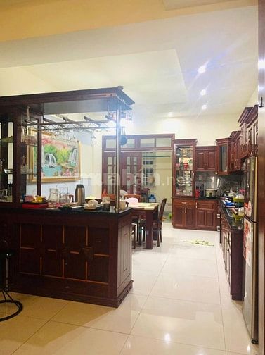 Chuyển công tác cần bán nhà mặt tiền phố