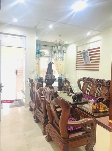 Chuyển công tác cần bán nhà mặt tiền phố