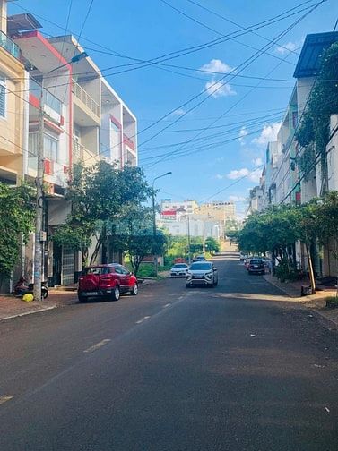 Chuyển công tác cần bán nhà mặt tiền phố