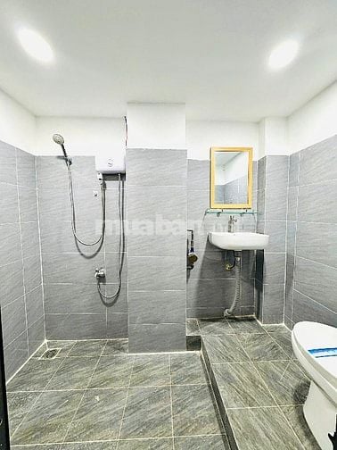 CHO THUÊ CĂN HỘ QUẬN 4 , MẶT TIỀN ĐƯỜNG LỚN ĐẦY ĐỦ TIỆN ÍCH
