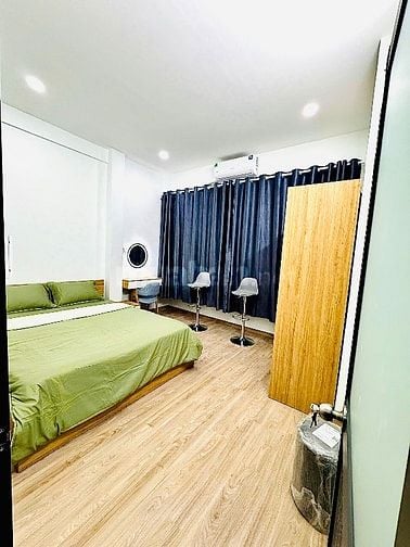 CHO THUÊ CĂN HỘ QUẬN 4 , MẶT TIỀN ĐƯỜNG LỚN ĐẦY ĐỦ TIỆN ÍCH
