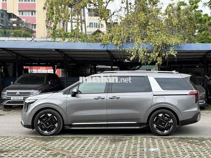 Kia Carnival 2024 2.2D Signature  - 1700 km