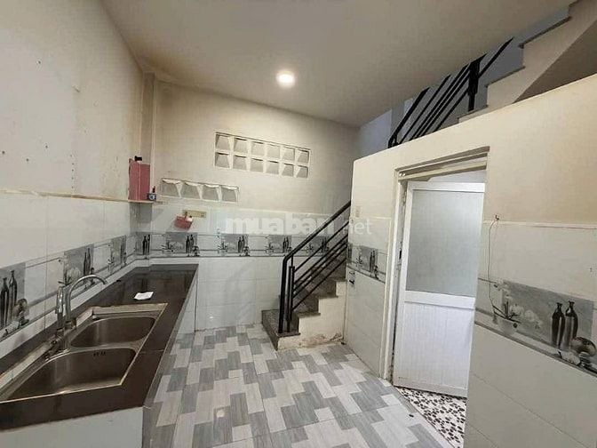 Nhà bán quận 6 đường bình tiên DT 3m75 x 9m 1lầu 2pn 