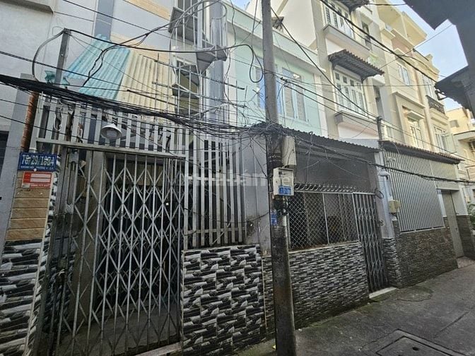Bán nhà 67m2-6,1 tỷ, phù hợp xây mới, ngay Khánh Hội, Quận 4, TP.HCM