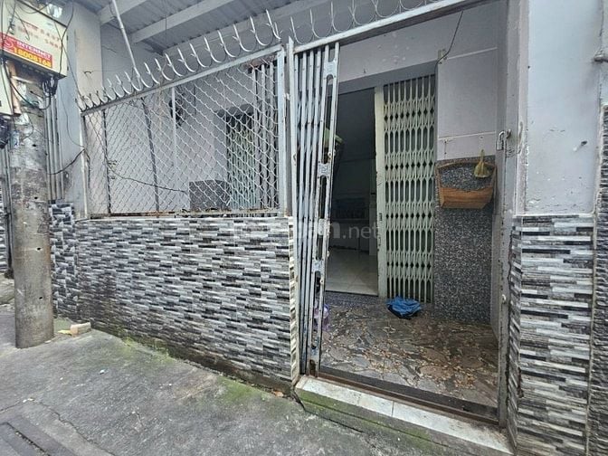 Bán nhà 67m2-6,1 tỷ, phù hợp xây mới, ngay Khánh Hội, Quận 4, TP.HCM